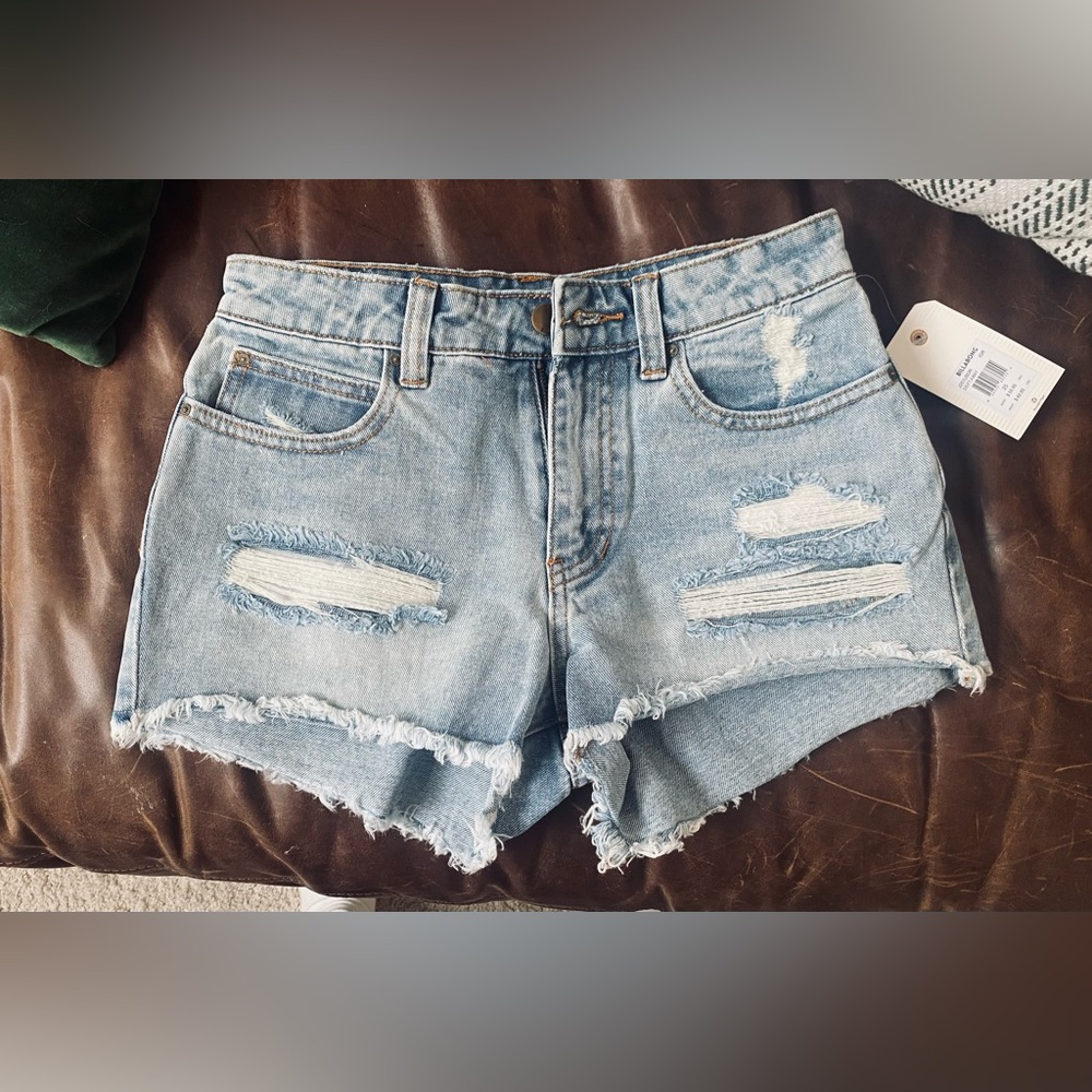 Billabong- Drift away Jean shorts w/tags.
